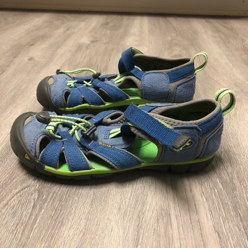 Keens Kids Size 3 Women’s Size 4/4.5 Waterproof Hiking Sandals Water Shoes Blue